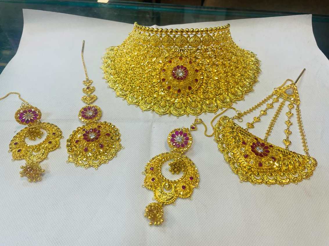 Gold jewellery 
