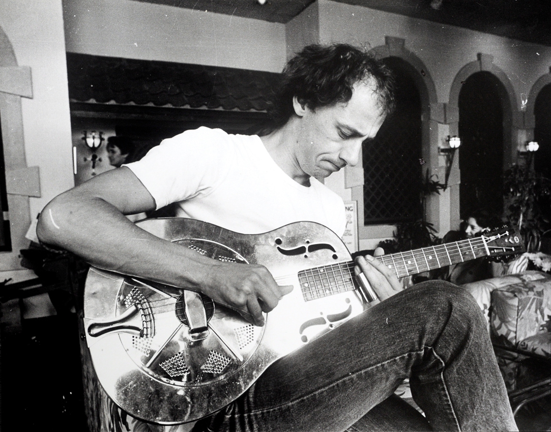 Mark Knopfler playing Hard Rock  credit Keith Perry.jpg
